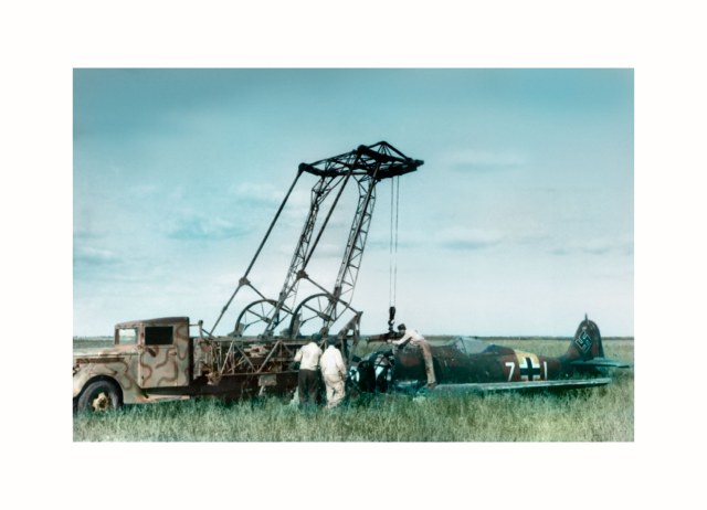 • Fw 190 A JG54 #5 White 7 Crash Truck.jpg